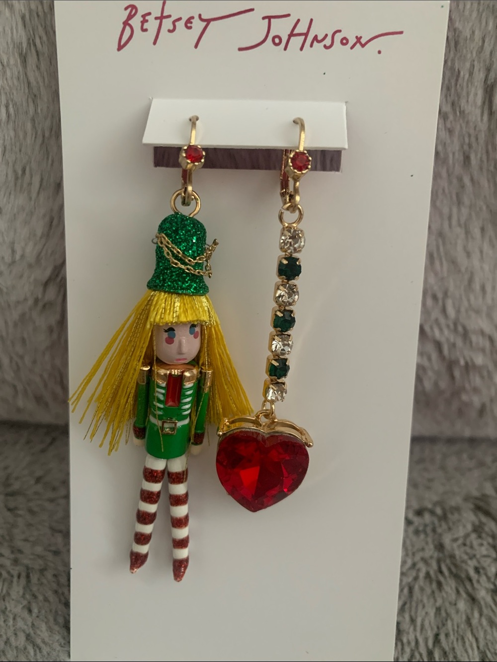 🆕- Betsey Johnson Green Nutcracker & Heart  Drop Mismatched Earrings
